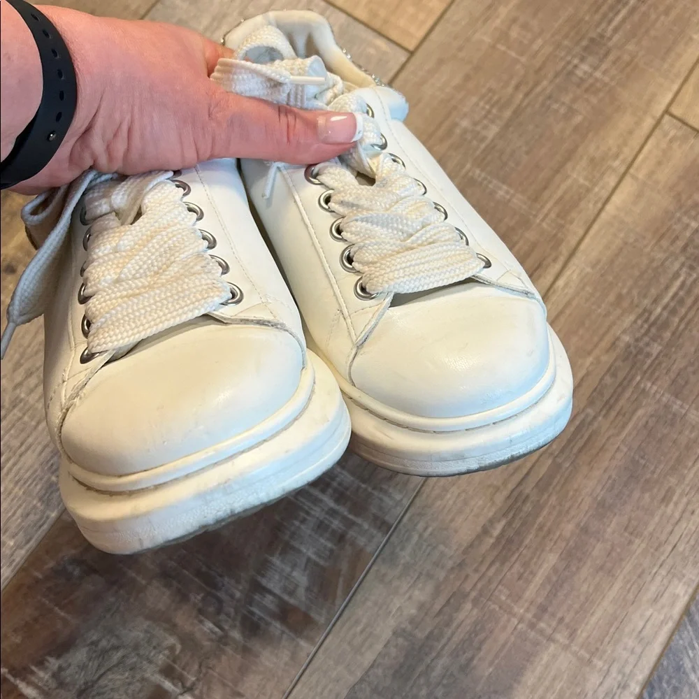 Steve Madden Gaines White Leather Sneaker With Bling Rhinestones Size 10